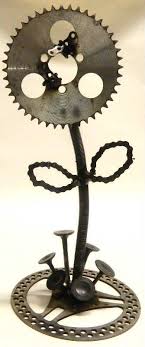 Flower Power Old Sprocket Valves And Brake Parts Help Make This Flower Bloom Metal Art Projects Scrap Metal Art Metal Art Welded