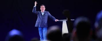 L'homme politique et candidat à l'élection présidentielle était physiquement présent. Videlio La Societe Qui A Cree L Hologramme De Melenchon A Refuse De Le Faire Pour Le Pen