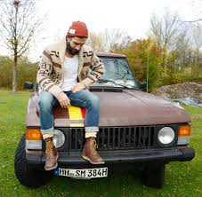 Die familie scheint nach wie vor eng miteinander, beisenherz' großmutter, seine eltern und bruder mit frau und kindern wohnen alle unter einem dach. 1984er Range Rover Der Big Lebowski Unter Den Fahrzeugen Welt