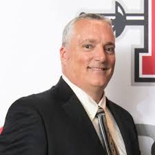 Dennis Dillard's Instagram, Twitter & Facebook