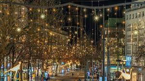 Borbeck Erstrahlt Zum 70 Mal In Weihnachtlichem Licht Weihnachtsbeleuchtung Beleuchtung Weihnachtszeit