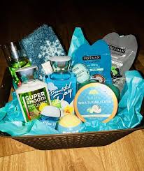 Diy Birthday Gift Basket Ideas For Her Diy Summer Gift Basket Ideas With Images Bff Birthday Gift Summer Gift Baskets