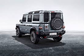 The grenadier was designed by ineos automotive ltd, a company founded by jim ratcliffe, billionaire chairman of the multinational chemicals company ineos. Land Rover Defender Ruckkehr Mit Bmw Motoren Und Neuem Namen Autobild De