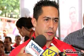 PERDIÓ LOS LIBROS! Robert Serra se altera y manda a callar a otro diputado  en la AN