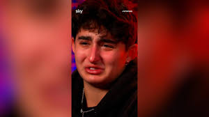 X Factor, le lacrime di Linda: "Mi sveglio al mattino che son piena di  insulti sul telefono"