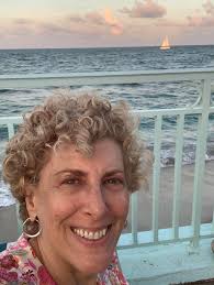 Women's curly hair shaping and cutting recommendations