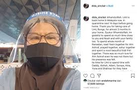 Tajuk jawi hendaklah diletakkan di dalam kurungan, dipekatkan tulisannya (kerana ia kata tajuk) dan diletakkan label jawi: untuk membezakan tulisan ini dengan versi bahasa arab, sekiranya ada. 3 Bulan Di Rumah Bcl Ibunda Ashraf Sinclair Pulang Ke Malaysia Isolasi Diri