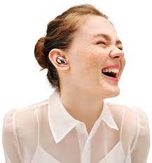 Hold the upper and lower sides of each earbud and remove them from the charging case. Galaxy Buds Live Caracteristicas Oferta Y Precio