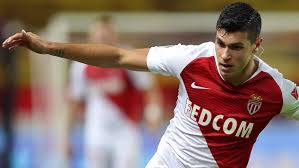 Fino al 12 maggio 2021, con amedeo amadei, deteneva il record di giocatore più giovane ad aver mai esordito in serie a (15 anni e 280 giorni): Football 32 Pietro Pellegri Monaco Marca English