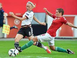 Der italienische coach war zwischen 2012 und 2017 zweimal beim ungarischen club honvéd budapest und ist seit 2018. Dfb Frauen Gelingt Ein 12 0 Kantersieg Gegen Ungarn Frauenfussball Badische Zeitung