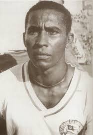 Canhoteiro** **Crédito: Blog O Bahêa na História** **NOME: **Agnaldo  Berenguer dos Santos **DATA DE NASCIMENTO:** 09 de fevereiro de 1940  **LOCAL: **Recife-PE **DATA DE FALECIMENTO:** **LOCAL:** **POSIÇÃO:  **Atacante (Ponta Esquerda) **PERÍODO: **