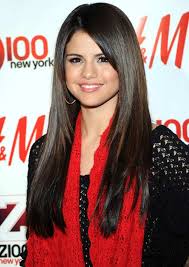 The strands with bangs frame the features beautifully and create a relaxed appearance. 50 Professional Hairstyles For Women To Try
