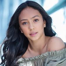 Mia Van's Instagram, Twitter & Facebook