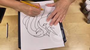 En casa podemos tener siempre a la mano pintura y papel para organizar en minutos una artividad como esta. Caja Pintada Con La Tecnica Del Puntillismo Manualidades