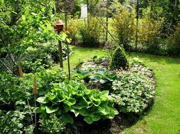 Inselbeet Anlegen Und Gestalten In 2020 Garten Anlegen Garten Blumenbeet Gestalten