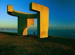 Además, se muestran fotografías de los respectivos procesos de construcción; Elogio Del Horizonte Web De Gijon