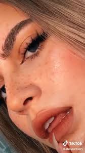 Fake Freckles Tut Video In 2020 Fake Freckles Natural Makeup Freckles Makeup