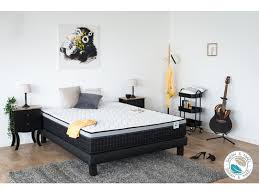Avec un matelas face hiver, on a simplement un coutil en effet, ce type de matelas est très apprécié en raison de son côté enveloppant gage d'un sommeil de bonne qualité. Matelas Fresh Memory 140x190 Cm Le Matelas A Memoire De Forme Face Ete Face Hiver Mfm140 Vente De Sarah Mael Conforama