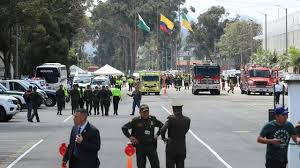 Explosión de carro bomba la sede la escuela de oficiales general francisco de paula santander, en bogotá, deja hasta el momento ocho personas muertas y más de 40 personas trasladadas. Al Menos Ocho Muertos Por Carro Bomba En Escuela De La Policia En Bogota Eje21
