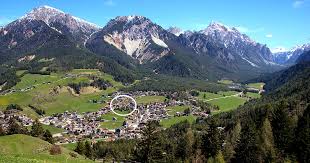 Gli appartamenti ai piani superiori sono attrezzati con balconi, mentre quelli al piano terra vantano addirittura dei giardinetti privati. Appartamenti Ciasa Conturines A San Vigilio Di Marebbe Dolomiti