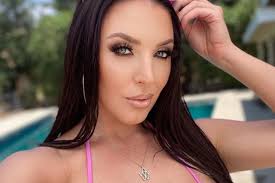 Porno Angela o čudnim zahtjevima redatelja i neugodnjacima na setu: Bilo  je ponižavajuće, ali učinilo me... - Net.hr