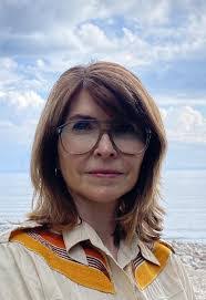 Alison Feather's Instagram, Twitter & Facebook