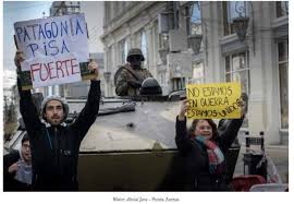 El candidato presidencial del partido republicano, josé antonio kast, culpó a fabiola campillai por la destrucción y el ataque a restaurantes en el barrio lastarria luego de manifestaciones que se registraron la tarde y la noche del viernes en el centro de santiago. Lanzan Libro De Fotoperiodismo Que Registro Primeros Meses Del Estallido Social Donacion De Editores Ira En Beneficio De Fabiola Campillai Radio Alegrate Fm Valparaiso 87 5