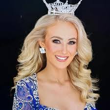 Stephanie Dowdy's Instagram, Twitter & Facebook