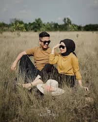 Tergantung selera dan kesepakatan juga tentunya. 20 Inspirasi Foto Prewedding Outdoor Di 2021 Pose Prewedding Foto Perkawinan Foto Pernikahan Lucu
