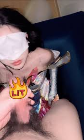 In the game Maniacccccc, a top professional COS master, the charming  Yuanshen Ying is lying on