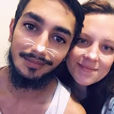 Raketové tempo mladých milencov: Rok randili iba cez počítače, na prvom  stretnutí to prišlo