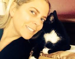 Amy Billups's Instagram, Twitter & Facebook