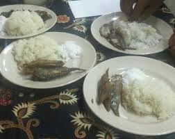 Bahan tambahannya adalah kentang, tahu dan tempe. Resepi Pulut Ikan Rebus Goreng Resepikek Camored Com