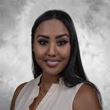 Candice Hayley's Instagram, Twitter & Facebook