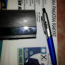 Keduanya semakin dekat, dan mereka saling tertarik. Smk Chemomoi General College University