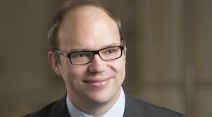 Latham & Watkins promotes in Paris