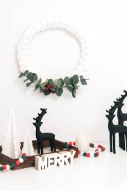 New free projects added weekly! Diy Chunky Arm Knit Wreath Katie Bookser