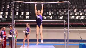 La ginnastica artistica femminile è uno sport individuale che prevede l'esecuzione di esercizi sui grandi attrezzi olimpici (corpo libero, trave, volteggio e parallele asimmetriche), nonché l'utilizzo di. 4 Nazioni Ginnastica Artistica Allenamento Youtube