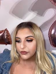 Tina Pilla's Instagram, Twitter & Facebook