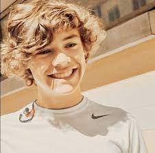 Pin By Harry On Harry Smiles Fetus Harry Styles Harry Styles Pictures Harry Styles