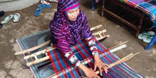 Blazer wanita saat ini semakin banyak digemari. Keindahan Kain Tenun Mbojo Cermin Budaya Khas Bima