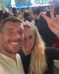 Niedlich Hier Fuhrt Poldi Monika Zu Den Backstreet Boys Aus Promiflash De