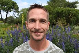 Painting The Nation returns: amateur artists canvas for the prize