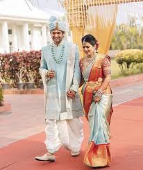 Pin By Deepa Gopinath On Blouse Designs Indian Wedding Photography Poses Indian Wedding Photography Bridal Blouse Designs