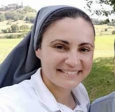 AWGURI Nawguraw lil Sr. Ramona Privitelli, żgħażugħa mill-Parroċċa tagħna  li nhar is-Sibt 15 ta' Ottubru ser tagħmel il-Professjoni Perpetwa  mas-Sorijiet tal-Karita'. Nitolbu għaliha u għal aktar vokazzjonijiet  qaddisa speċjalment mill-parroċċa tagħna. -