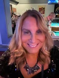 I am 58 yrs young and live in the northern suburbs of chicago. I just would  like to meet someone, to go