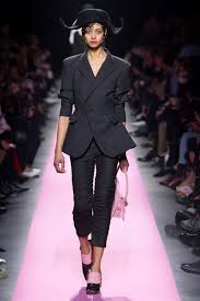 Epingle Par Comme Jacquemus Sur L Amour D Un Gitan Jacquemus Pantacourt Gitane
