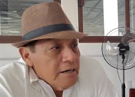 Músico nanchiteco es galardonado con micrófono de oro