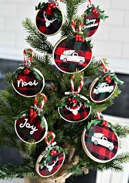 Remember, however, to follow a set theme of colors and patterns so the overall setup doesn't seem haphazard. 72 Diy Christmas Ornaments Best Homemade Christmas Tree Ornaments