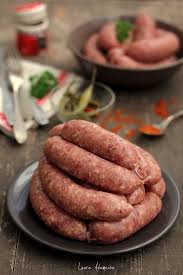 Cotletul de porc este o alegere foarte buna pentru o masa in familie, deoarece este foarte usor de preparat si il poti asezona in diferite moduri. Carnati De Casa Carne De Porc Si Vita Retete Culinare Laura Adamache